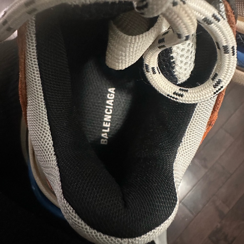 BALENCIAGA TRIPLE S SNEAKERS -AUTHENTIC - Picture 9 of 12